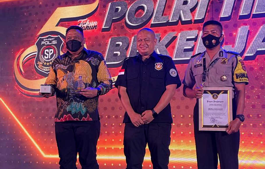 spi award 2022 berikan penghargaan kepada karo sdm polda sulsel 49264