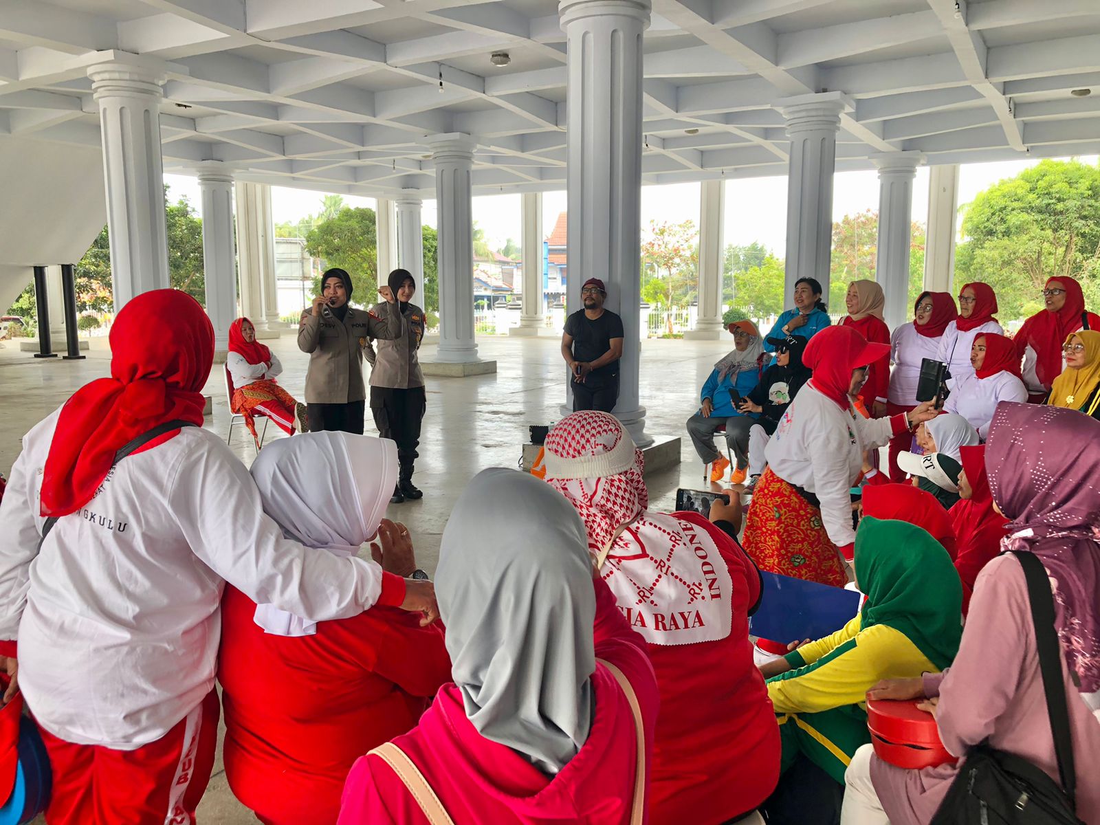 subsatgas omb polda bengkulu berikan sosialisasi informasi mengenai pemilu di padang nangka 65155