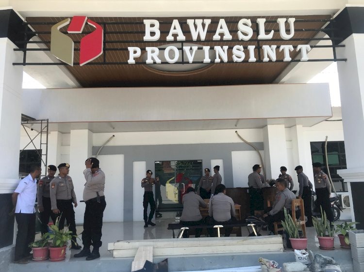 subsatgas sterilisasi gelar patroli dialogis dan pengamanan di kantor bawaslu ntt pada tahapan kampanye pilkada 2024 79373