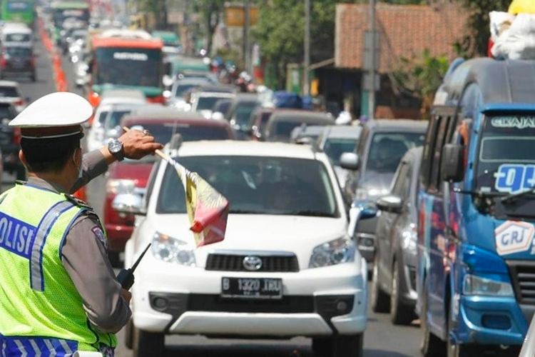 survei indikator 775 persen responden sebut polisi berperan besar atur kelancaran arus mudik balik 2022 46868