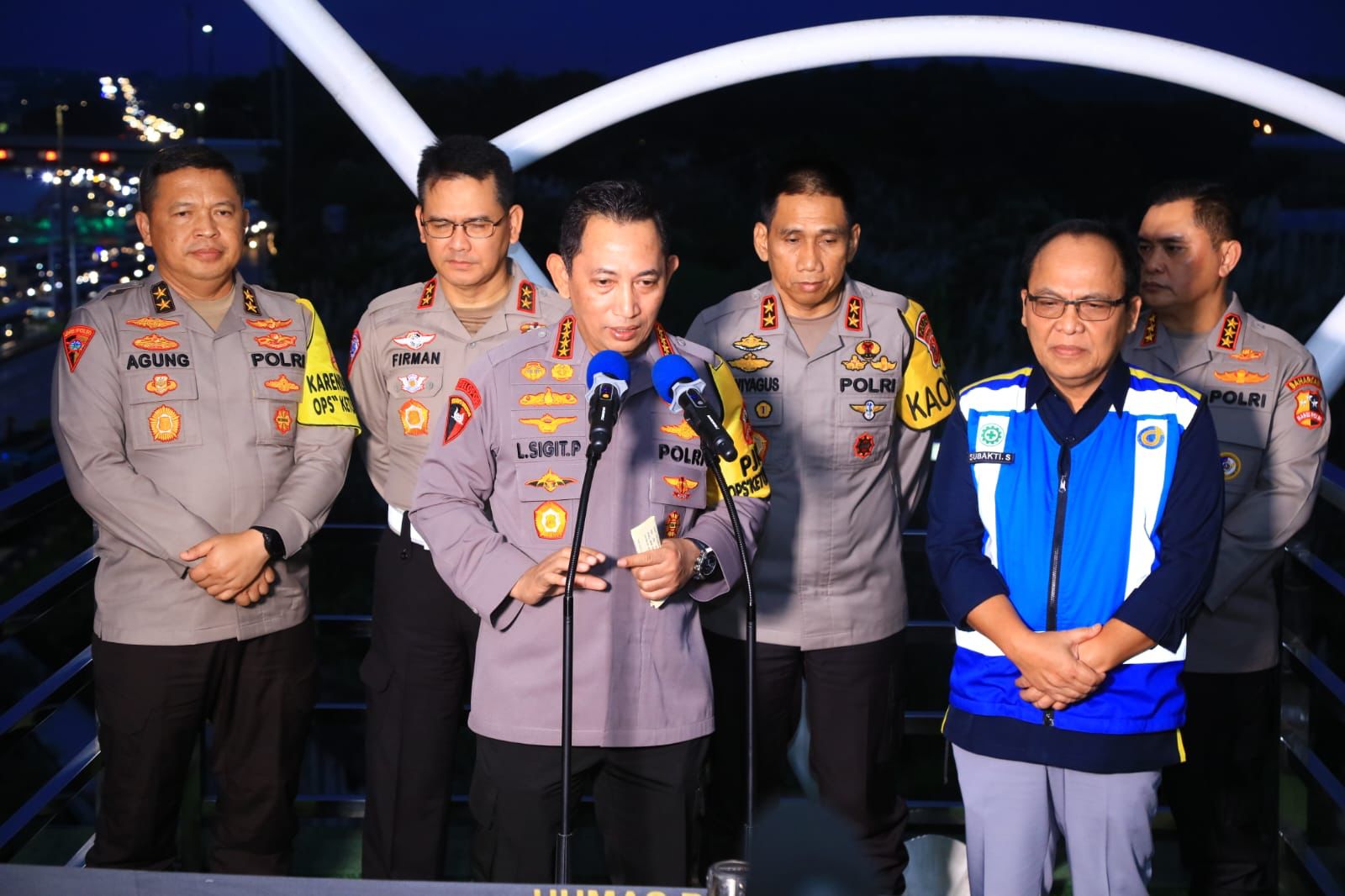 survei indikator kepercayaan publik terhadap polri bergerak positif 57523