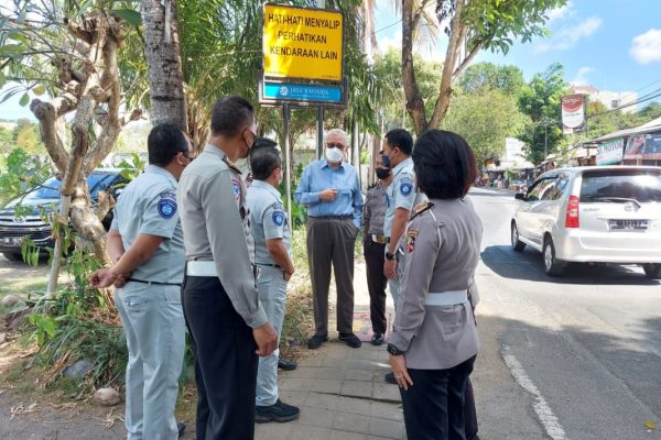 tekan angka kecelakaan korlantas polri bersama jasa raharja survey jalan dan rambu lalin di bali 48766