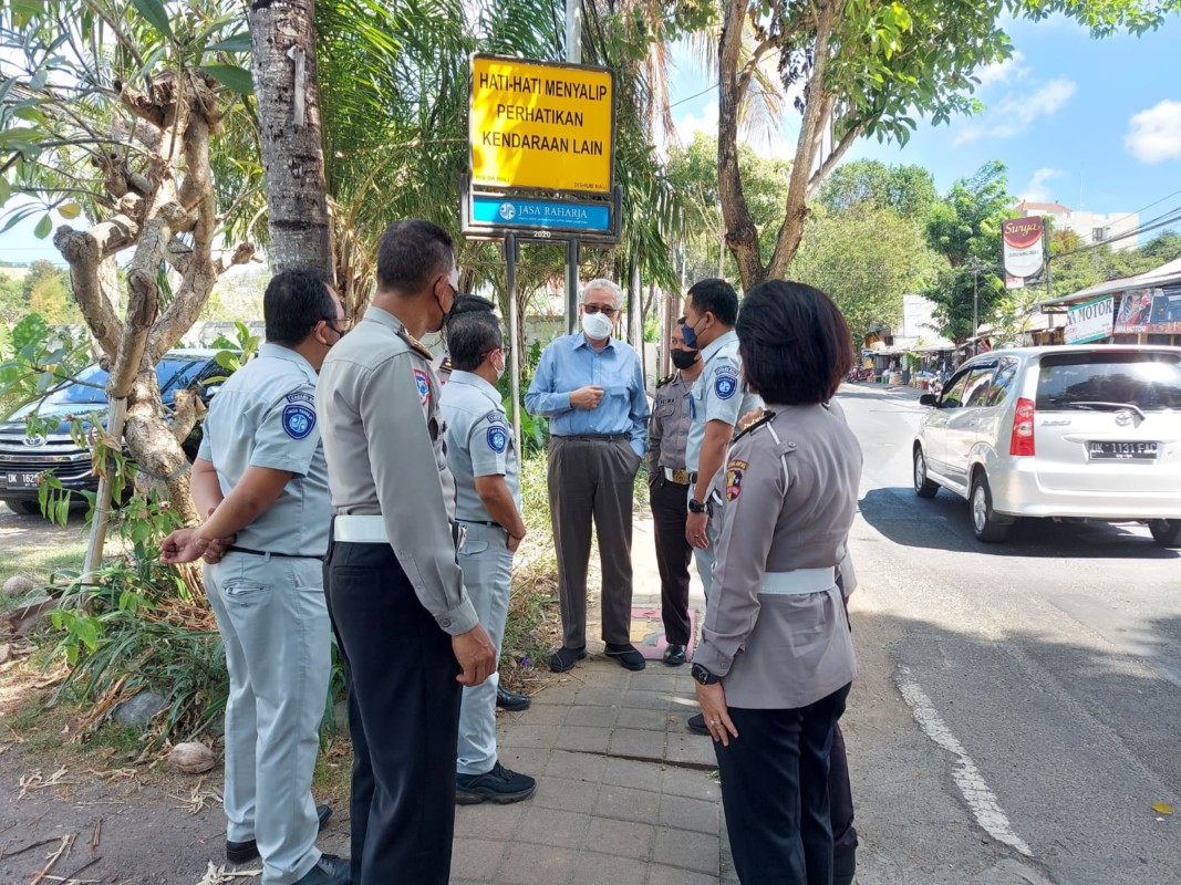 tekan angka kecelakaan korlantas polri bersama jasa raharja survey jalan dan rambu lalin di bali 48766