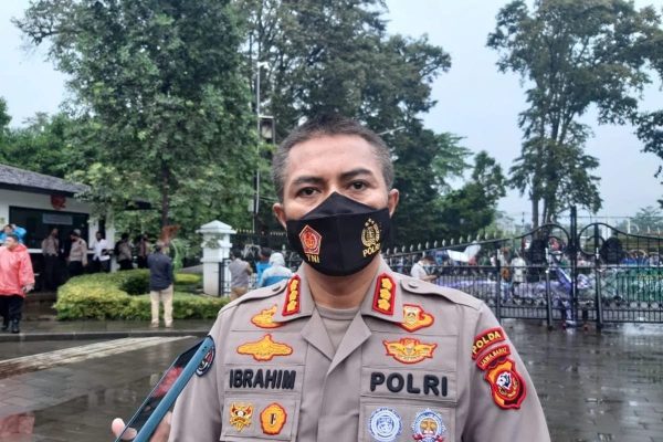 terekam cctv dan viral di medsos polda jabar buru pelaku penusukan anak perempuan di cimahi 50816