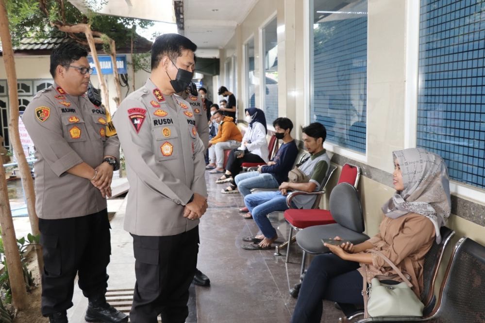 tiadakan pungli kapolda kunjungi pelayanan sim polresta dan samsat kota jambi 51011