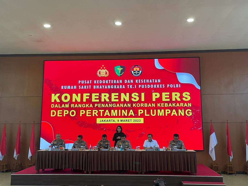 tim dvi polri rampung identifikasi 15 jenazah korban kebakaran depo pertamina 55465