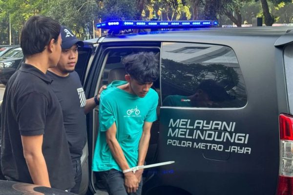 tim jatanras polda metro jaya amankan tersangkan pembunuhan di pulai pari 72955