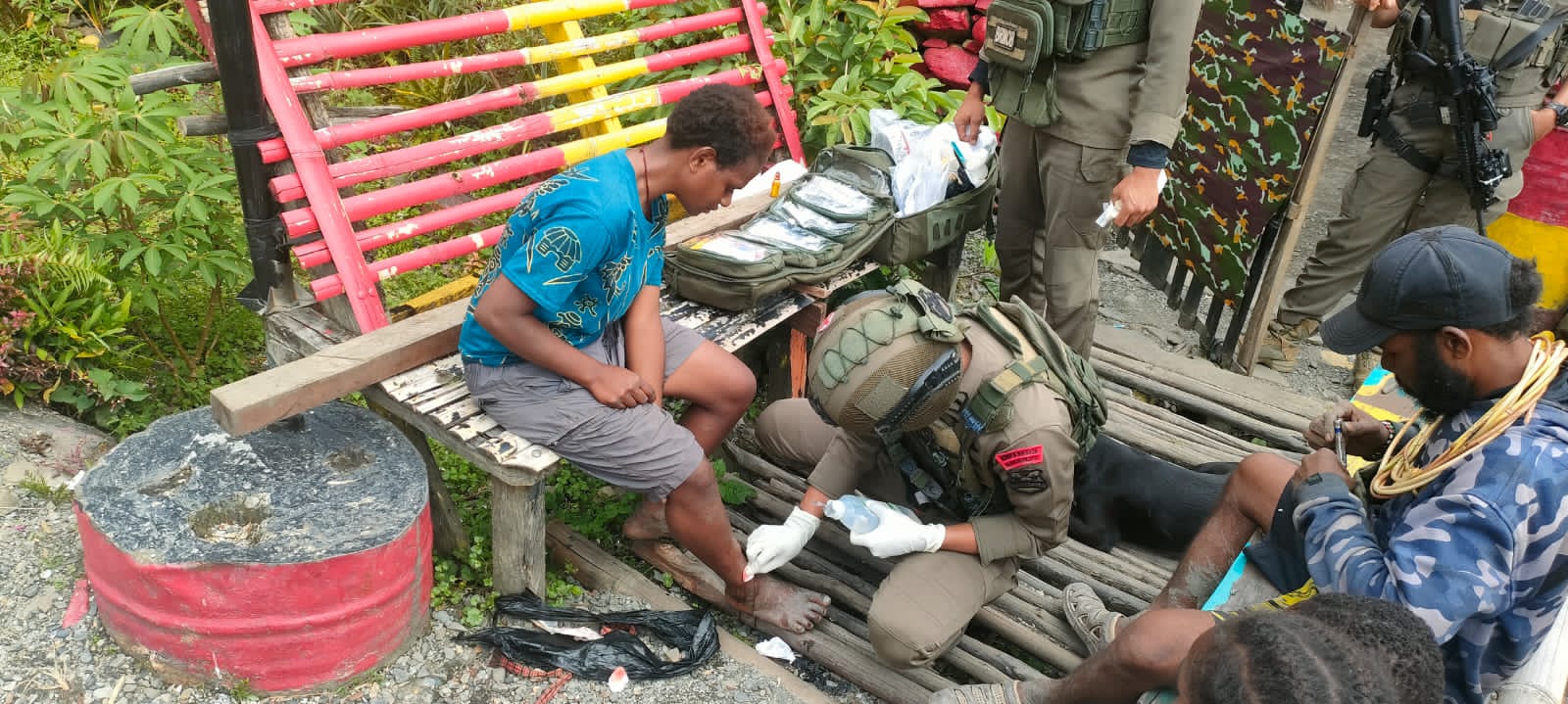 tim medis satgas ops damai cartenz berikan pelayanan kesehatan bagi warga puncak jaya 83717