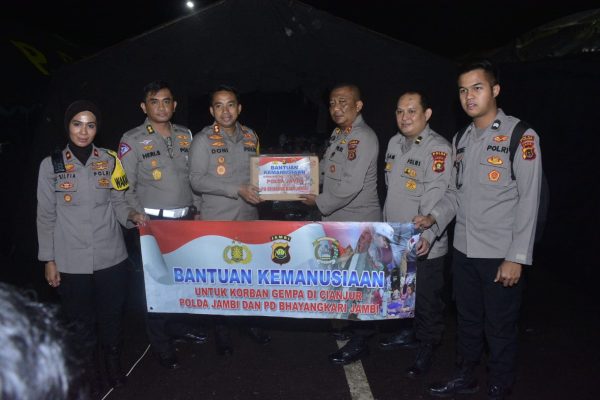 tim polda jambi salurkan bantuan untuk gempa cianjur 51918