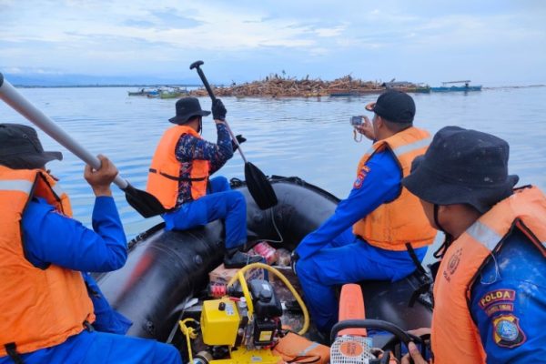 tim sar polda sulteng fokuskan pencarian korban banjir bandang torue di laut 48634