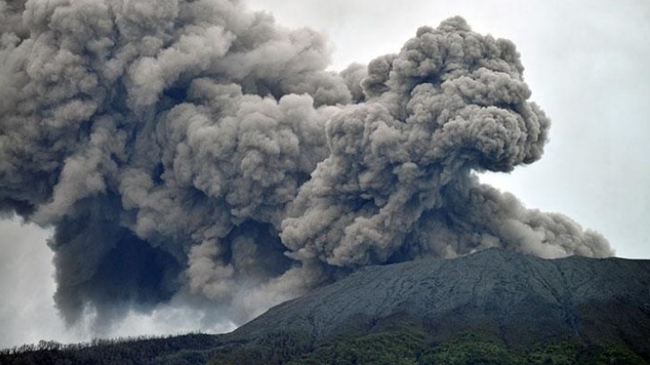 tim sar tunda evakuasi gunung merapi di sumbar alami erupsi 46 kali selama dua hari 67149