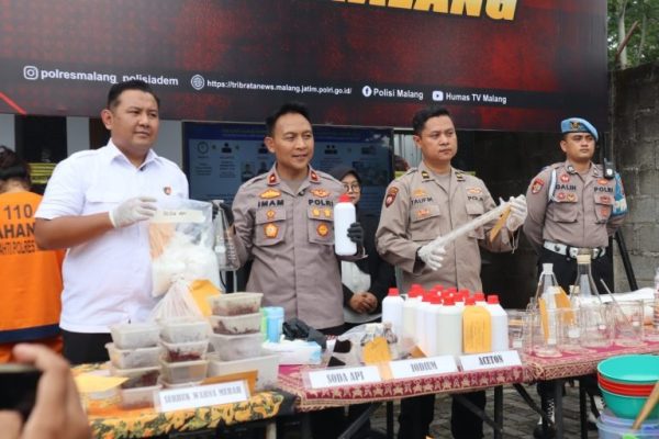 tim satresnarkoba polres malang berhasil bongkar pembuatan sabu di perumahan 72986