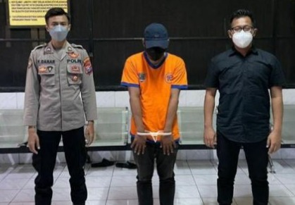 tim unit ppa dan resmob polrestabes surabaya berhasil amankan pelaku pencabulan pemandu lagu 45486