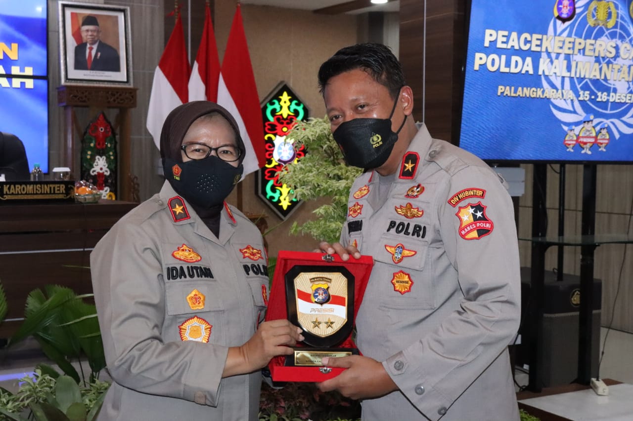 tingkatkan kompetensi personel divhubinter polri gelar sosialisasi peacekeeper dan ect bagi personel di polda kalteng 22448