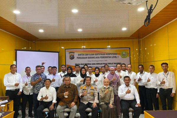 tingkatkan kualitas pengadaan polda riau kirim peserta uji sertifikasi pengadaan barang dan jasa pusdiklat nasional 49167