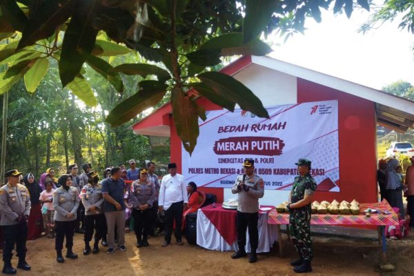 tni dan polri berikan pelayanan dan bantuan kepada masyarakat yang kurang mampu 48926
