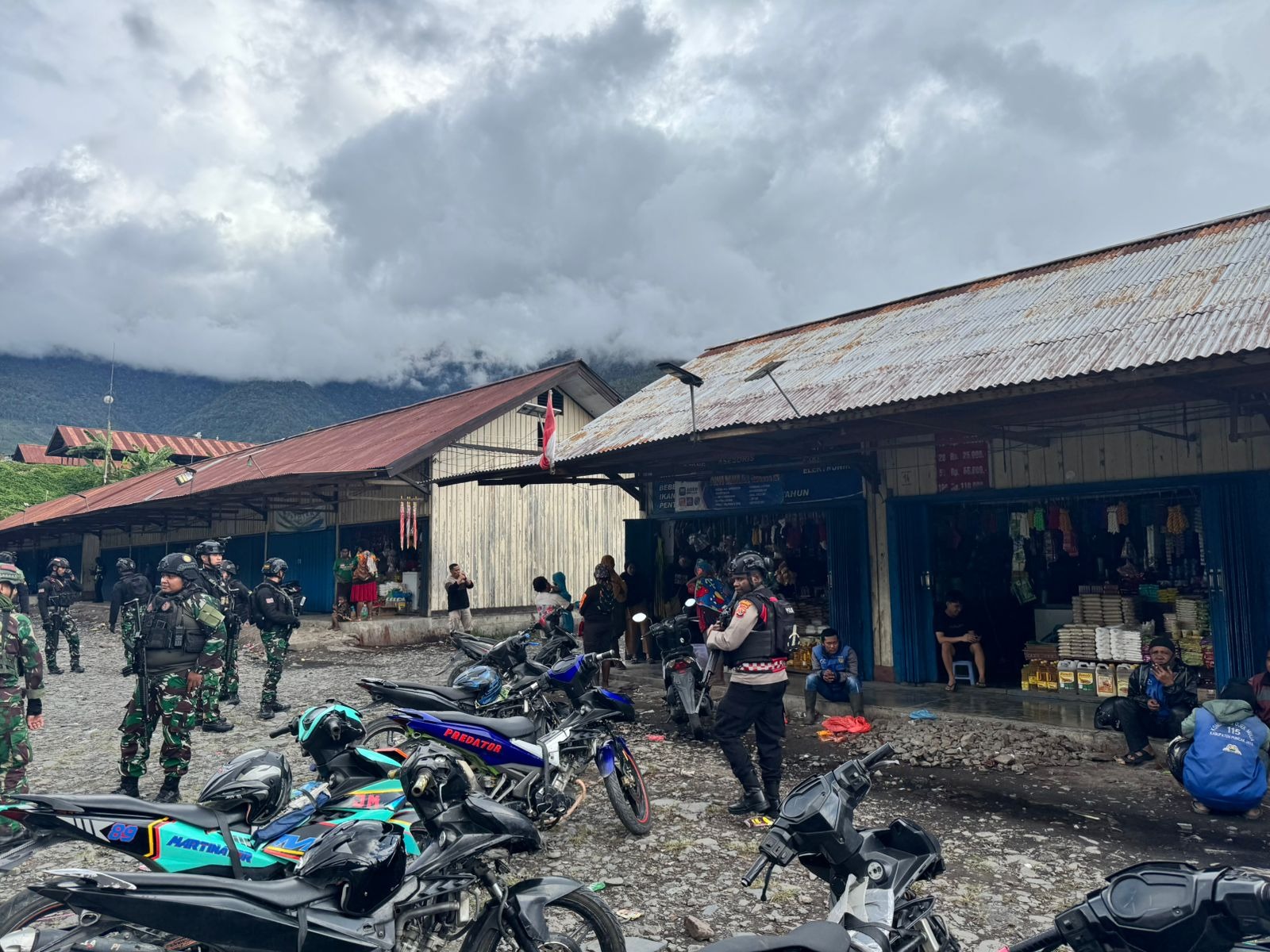 tni polri lakukan patroli gabungan dalam ciptakan sitkamtibmas kondusif 2025 82668