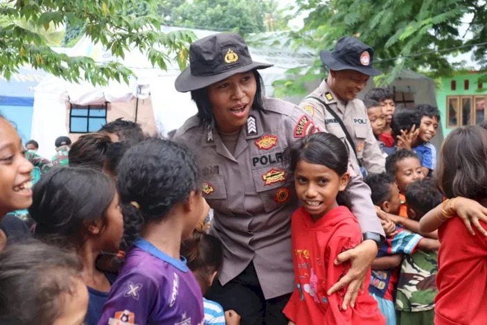 trauma healing polda ntt beri psikososial untuk korban erupsi gunung lewotobi 68941