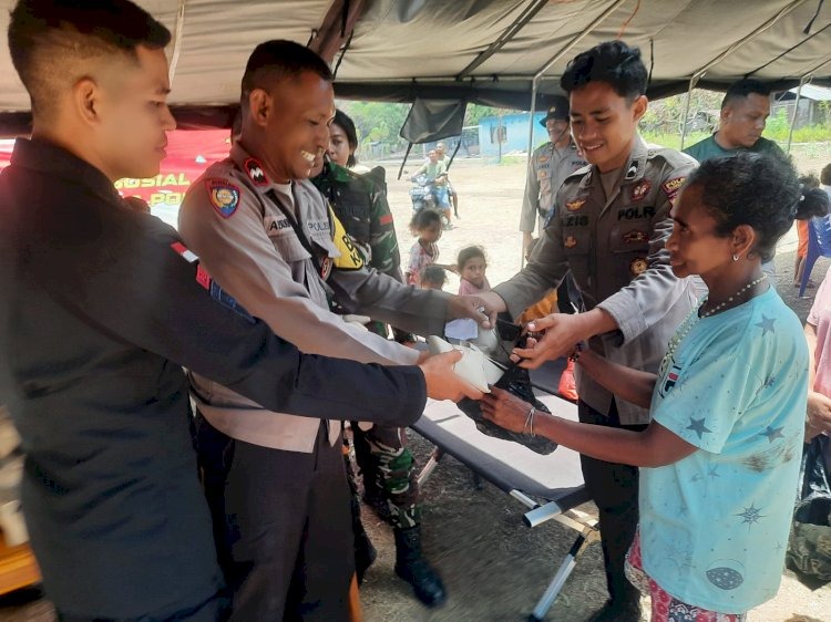 tunjukan kepedulian pada masyarakat personel bko polda ntt berikan makanan gratis di wilayah konflik 80449
