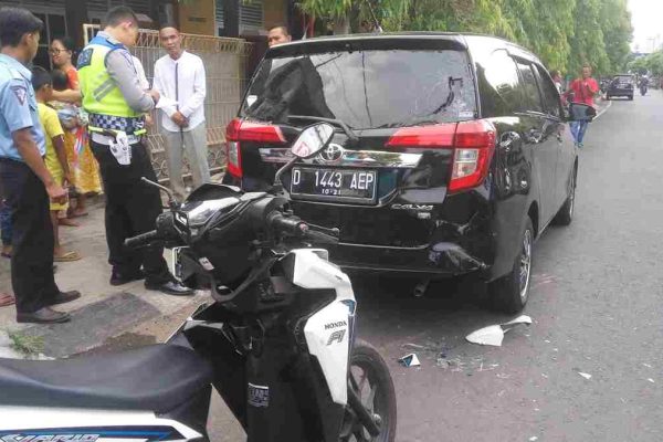 video polisi ganti rugi kerusakan mobil usai ditabrak jadi viral 50856