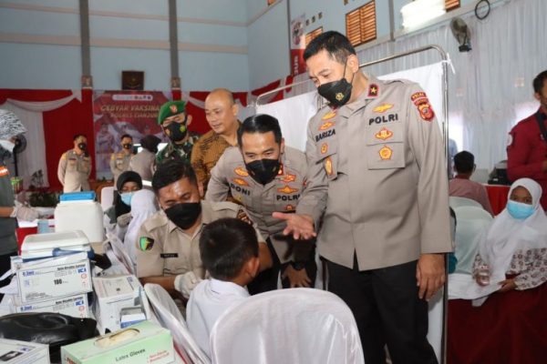wakapolda jabar tinjau pelaksanaan vaksinasi covid 19 serentak di kabupaten purwakarta 49406