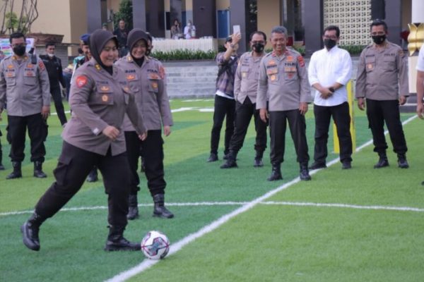 wakapolda lampung buka turnamen mini soccer antar fans club 49516