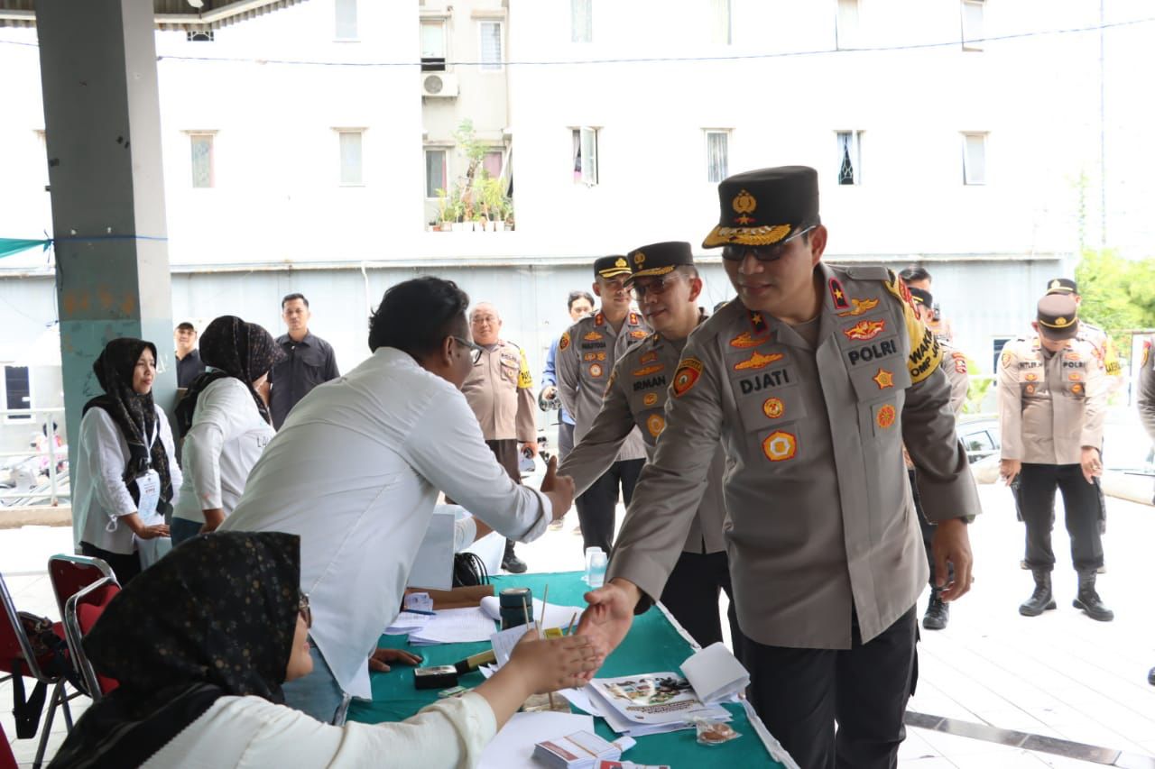 wakapolda metro dan tim mabes polri tinjau tps muara angke 81346