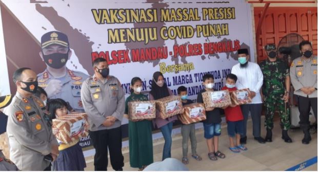 wakapolda riau tinjau pelaksanaan kegiatan vaksinasi massal presisi di kabupaten bengkalis 37456