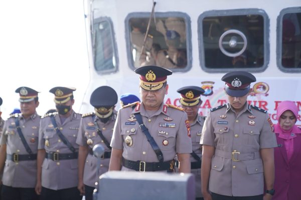 wakapolda sulbar pimpin upacara tabur bunga 47993