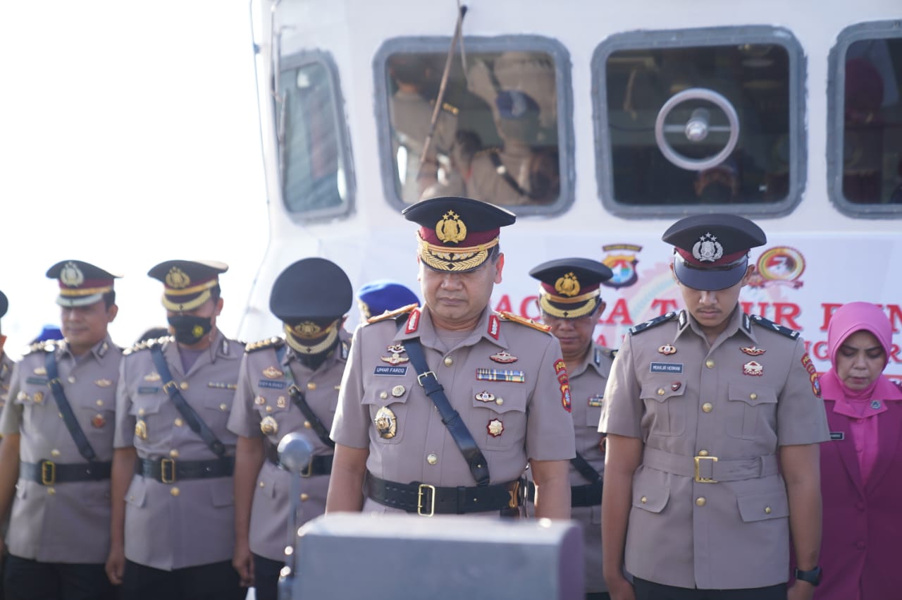 wakapolda sulbar pimpin upacara tabur bunga 47993