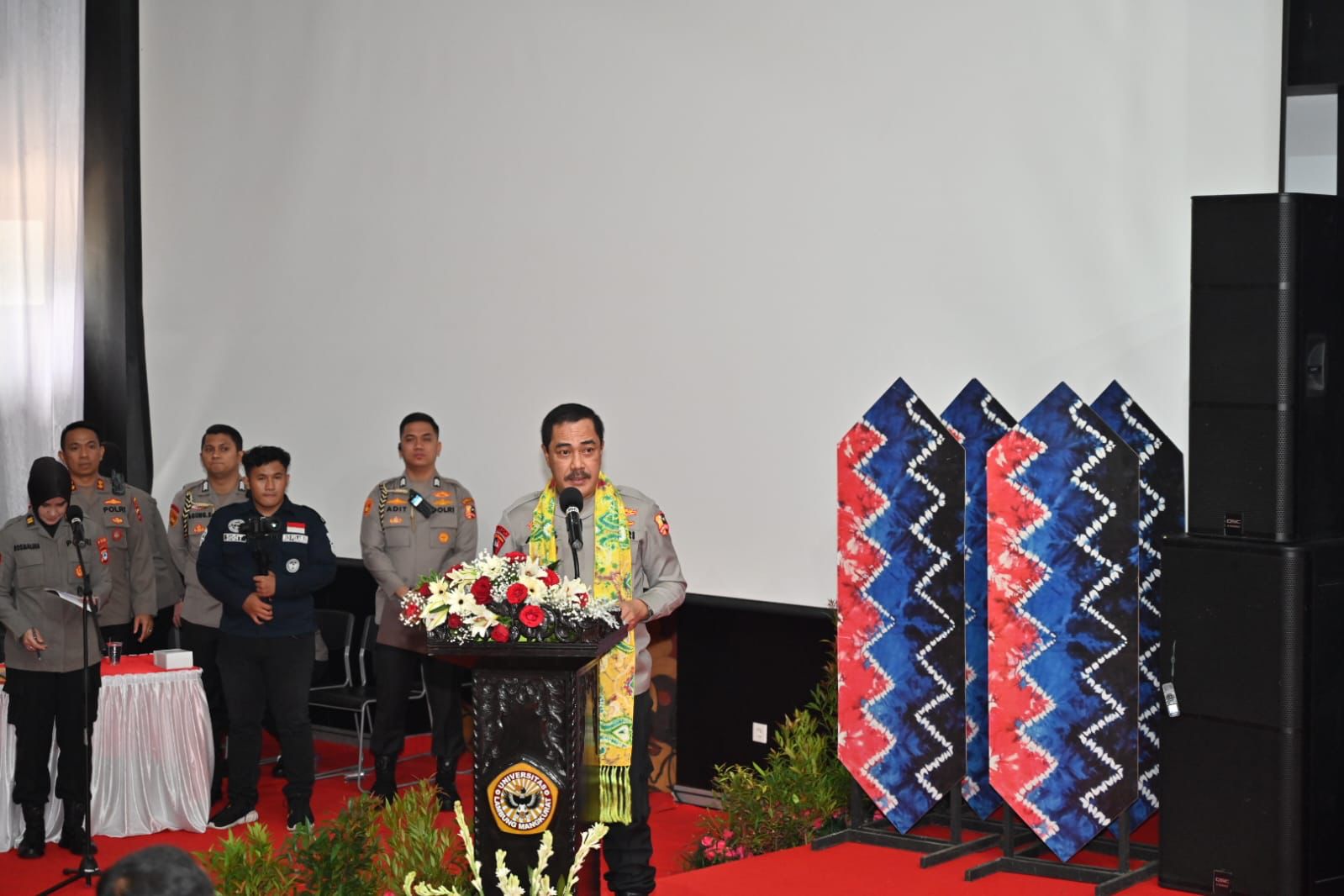 wakapolri beri beasiswa kepada 110 mahasiswa ulm 64275