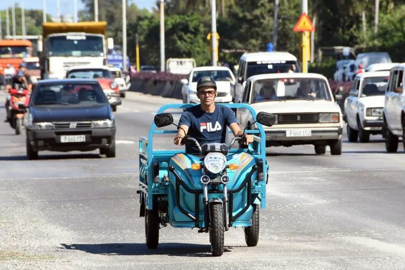 warga kuba mulai pakai mobil dan skuter listrik asal china 53471 1