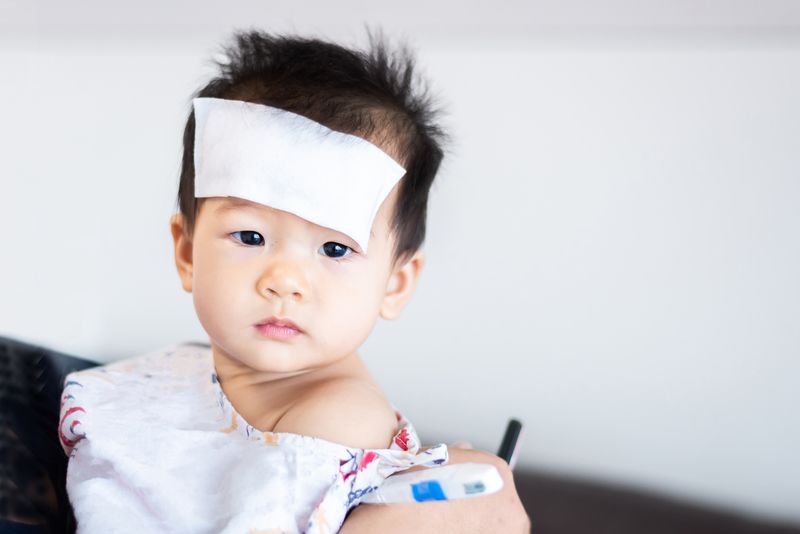waspadai ini ciri ciri demam yang berbahaya pada bayi 79406