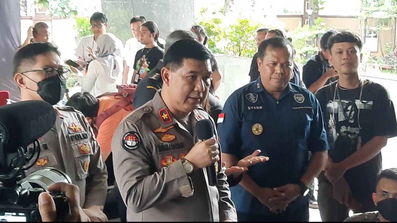 wni ditangkap di filipina terkait kepemilikan senpi ilegal polri kirim 8 personel 53221
