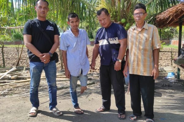 wujud kepedulian polri kepada masyarakat kapolsek muara batu aceh utara hadiahi kaki palsu untuk seorang pemuda 50043 1