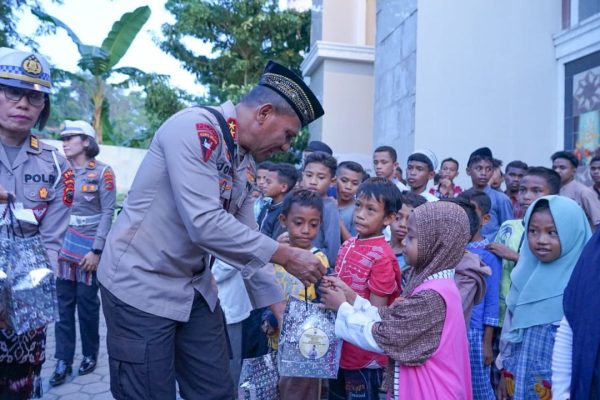 wujud merawat kerukunan kapolda ntt berbagi takjil dan buka puasa bersama 56354