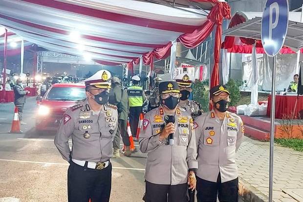 1 800 pemudik ikuti swab antigen di km 34 tol cikarang 28567