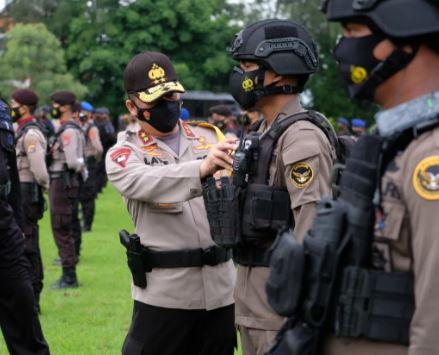 100 anggota brimob ntt bko papua diberi penghormatan khusus 18121