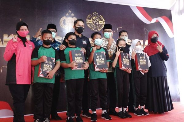 11 tahun mengabdi alumni akpol 2010 gelar vaksinasi untuk anak 6 11 tahun dan bagikan 1 000 paket bansos 22524