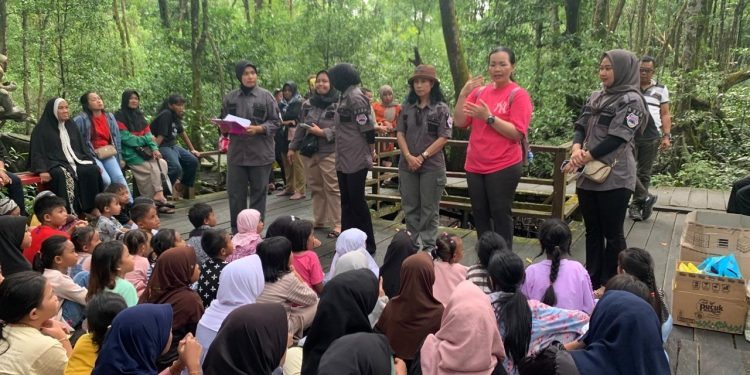 20 anak di kampung selumit pantai putus sekolah perjuangan untuk masa depan 84245