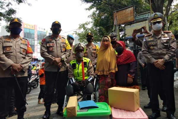 20 tahun membantu kapolda metro jaya berikan bantuan kepada supeltas disabilitas 11091
