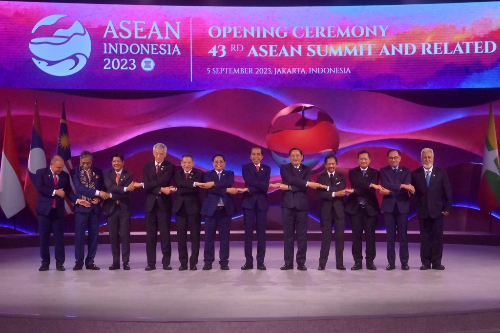 20230905105600 Foto bersama Opening KTT Asean 05092023 akg 02 1024x683 1