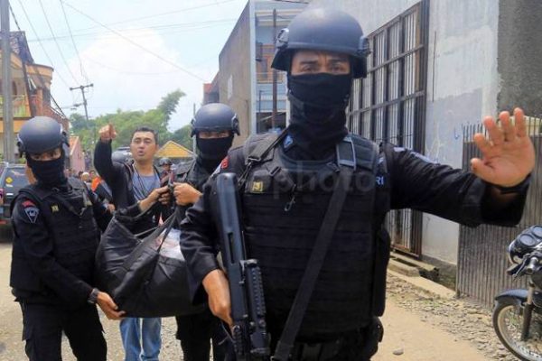 31 kotak amal di sita densus 88 terkait penangkapan 18 orang terduga teroris 30891