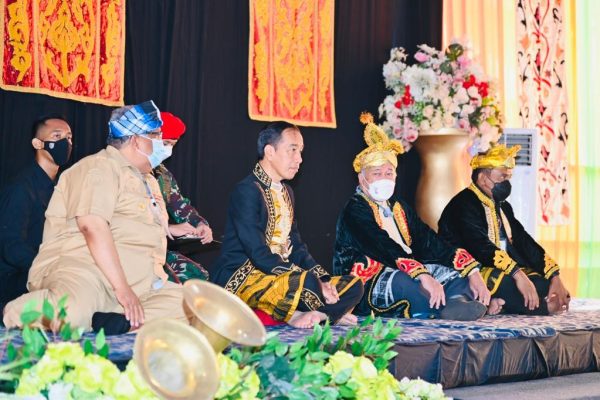 Awali Kunker Presiden Ikuti Prosesi Penyematan Gelar Kesultanan Buton
