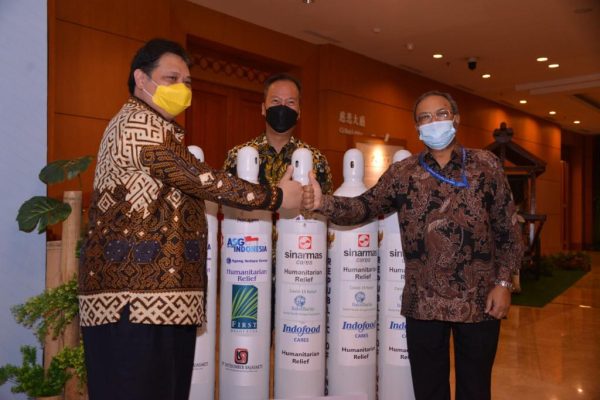 BANTUAN TABUNG OKSIGEN KE INDIA
