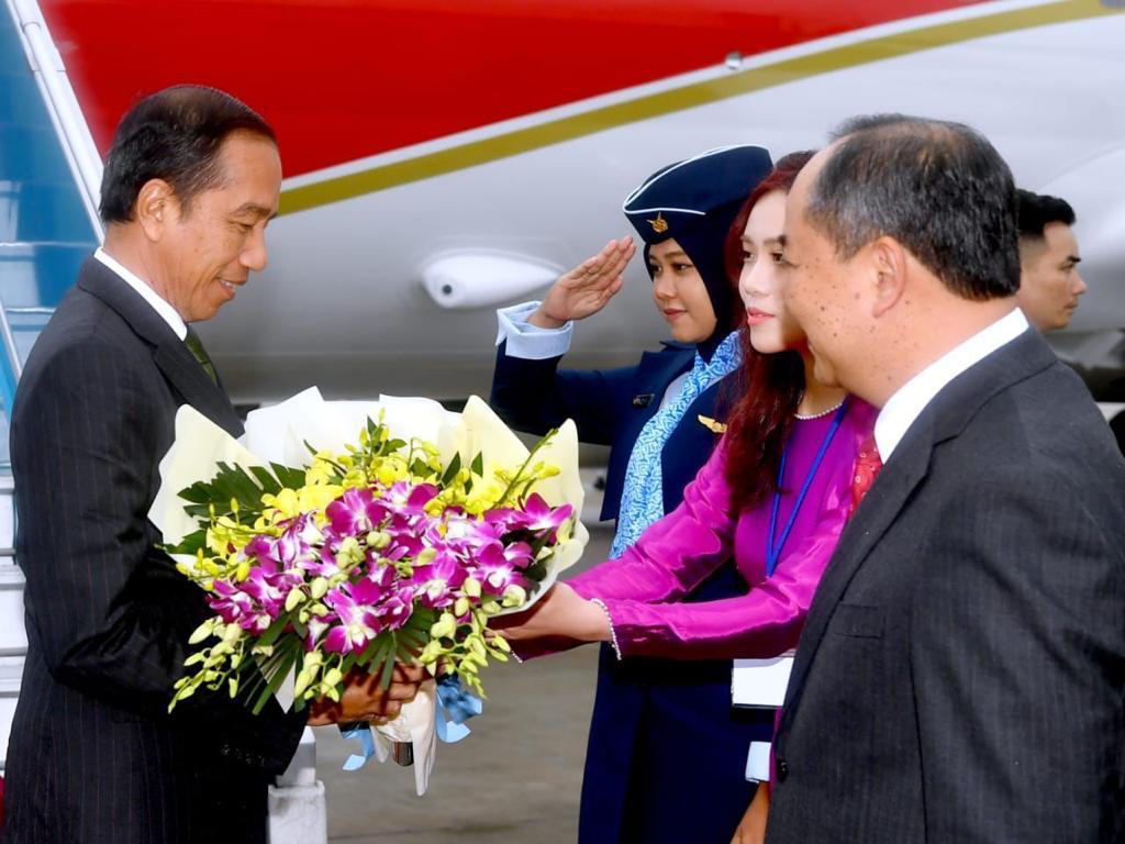 Dari Manila Presiden Jokowi Tiba di Hanoi