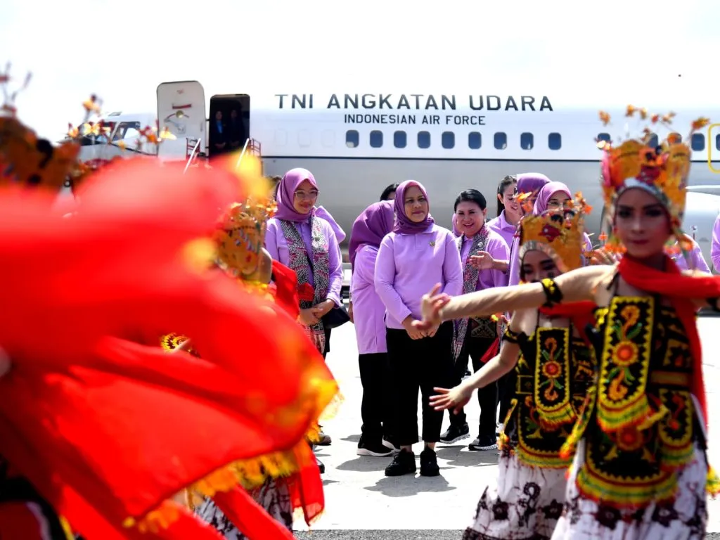 Ibu Iriana bersama OASE KIM Kunjungan Kerja ke Banyuwangi 1024x768 1