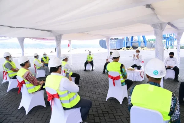 JOKOWI DI PELABUHAN YOS SUDARSO
