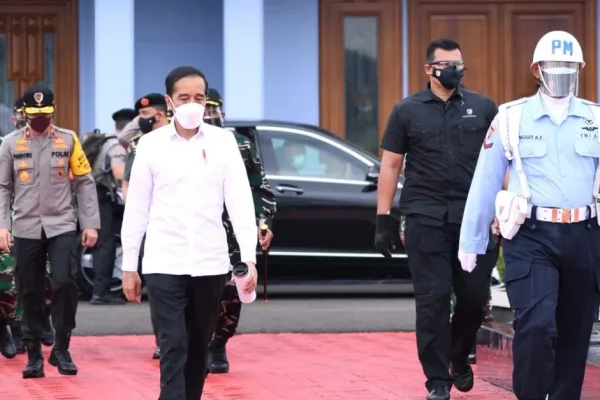 JOKOWI KE KALSEL 941x1024 1