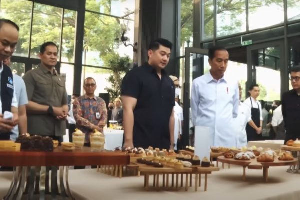 JOKOWI TINJAU PERSIAPAN GALA DINNER 1024x498 1